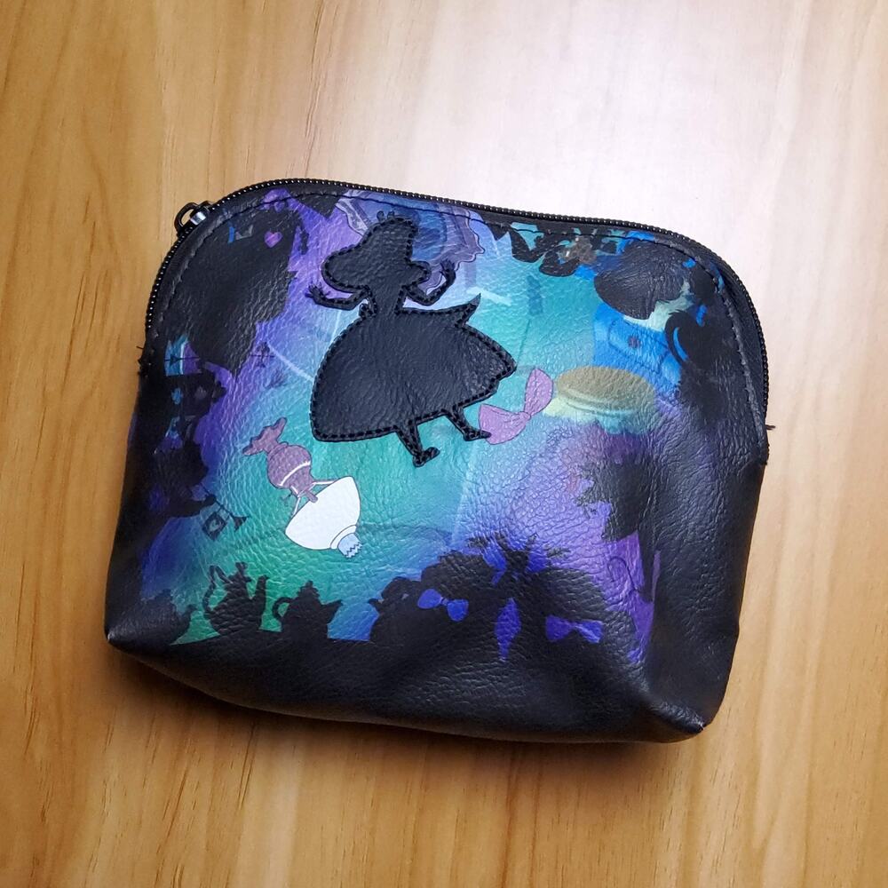 Loungefly Alice in Wonderland Cosmetic Bag – OG Heart Logo – NWOT – Tag Error
